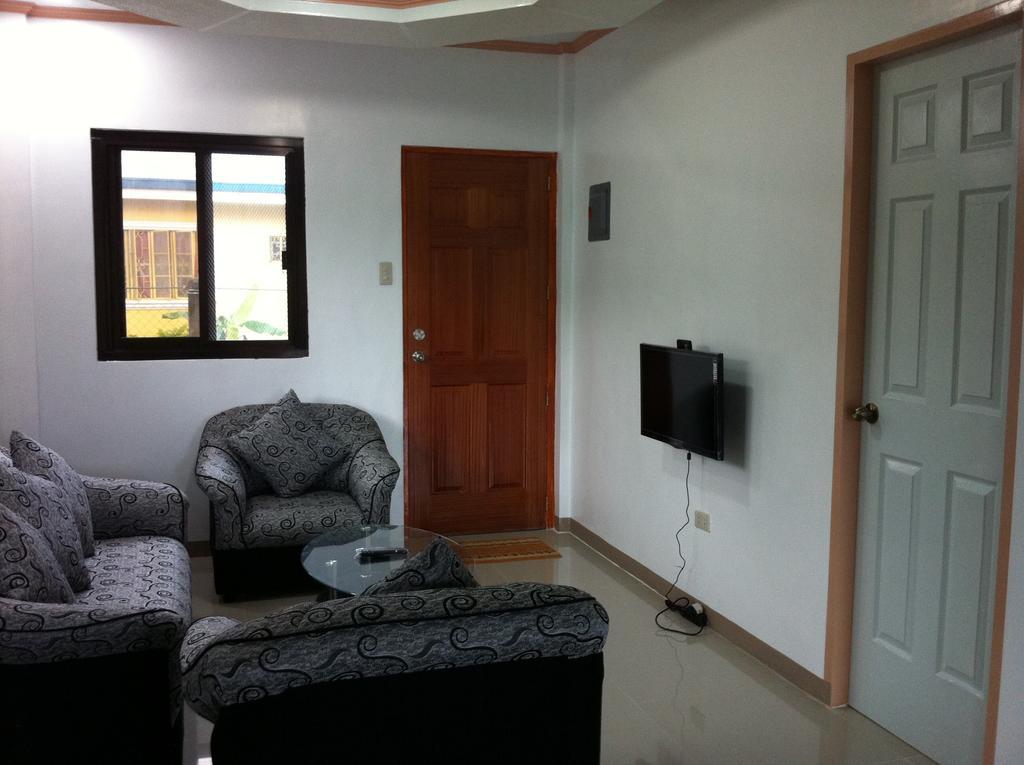 Rullan Apartelle Anda  Bilik gambar
